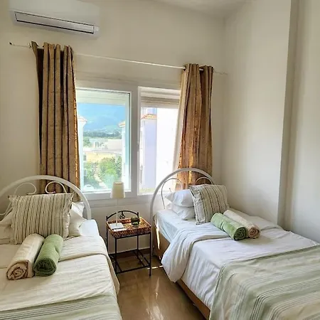 Sea Front Penthouse Apartament Lapitos